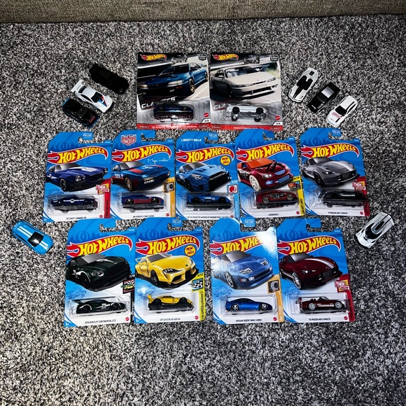 Hot Wheels - Picture 1 of 3